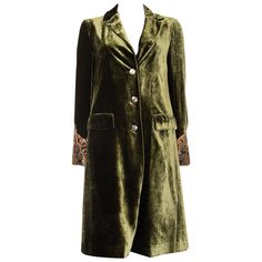 authentic Etro velvet coat in green viscose (80%) silk (20% with embellished cuff, notched lapels, two front flap pockets and a slit in the back. Lined in paisley-print polyester (100%). Closes with three buttons in the front. Has been worn and is in excellent condition. Tag Size 42 Size M Shoulder Width 40cm (15.6in) Bust 94cm (36.7in) Waist 92cm (35.9in) Hips 106cm (41.3in) Length 100cm (39in) Side Seam Length 77cm (30in) Sleeve Length 59cm (23in) Black Faux Fur Coat, Velvet Coat, Single Breasted Coat, Green Coat, Gianni Versace, Green Silk, Issey Miyake, Faux Fur Coat, Outerwear Coats