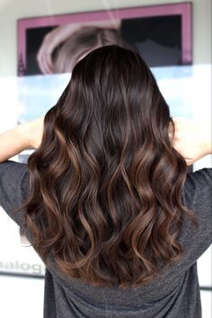 Dark Brown Hair Balayage, Balayage Hair Caramel, Rambut Brunette, Black Hair Balayage, Dark Brunette Hair, Brown Hair Looks, Brown Hair Inspo, Balayage Hair Dark