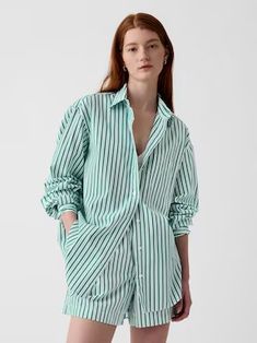 Shop All Women's Styles | Gap Gap Summer Tops With Spread Collar, Gap Shirt With Pockets For Spring, Casual Gap Shirt For Daywear, Casual Daywear Shirt By Gap, Gap Shirt With Button Closure For Daywear, Gap Shirt With Button Closure For Daily Wear, Gap Collared Shirt For Daywear, Gap Collared Shirt For Daytime, Gap Shirt For Summer Workwear