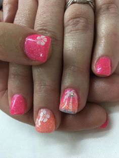 nails hibiscus Coral Hibiscus Nails, Nails With Palm Tree Design, Tropical Beach Nails, Cruise Nails Ideas, Coral Nails With Design Summer Sparkle, Hawaiin Nails Ideas, Vaycay Nails, Tropical Pedicure, Fun Vacation Nails The Beach