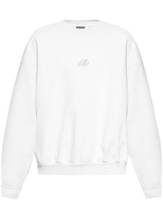 white silver-tone cotton jersey texture crew neck logo print to the front long sleeves ribbed cuffs and hem logo print to the rear straight hem Crew Sweatshirt With Logo For Streetwear, Oversized Hoodie With Logo And Crew Neck, Crew Neck Sweater With Logo For Streetwear, Long Sleeve Sweater With Logo For Streetwear, Sporty White Sweater With Logo Detail, Classic Sweatshirt With Embroidered Logo For Streetwear, Oversized Crew Neck Sweater With Logo, Athleisure Crew Neck Hoodie With Logo, Oversized Crew Neck Sweater With Logo Detail