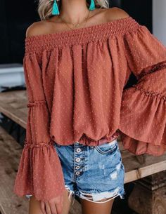 The perfect fall blouse ! Long bubble sleeve off the shoulder top which features a flowy silhouette and with scalloped trim. One Shoulder Shirt, Bubble Sleeve Top, Fall Blouse, Estilo Hippie, Off Shoulder Shirt, Womens Tops Summer, Loose Outfit, Shoulder Shirts, Off The Shoulder Top