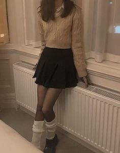 Woman's Skirt Outfits, Dark Academia Mary Janes Outfit, Preppy Outfits Academia, Dark Academia Concert Outfit, Brown And Beige Aesthetic Outfits, Modern Preppy Outfits, Cute Preppy Fall Outfits, Fall Fits Aesthetic Vintage, Bright Academia Outfit