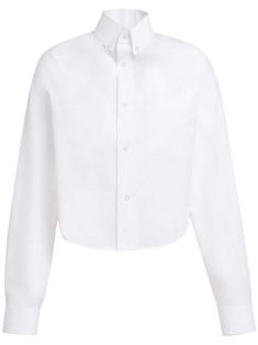 white cotton embroidered logo at the sleeve button-down collar front button fastening long sleeves buttoned cuffs chest patch pocket curved hem cropped Classic Cropped Button-up Shirt With Button Cuffs, White Cotton Cropped Shirt With Button Closure, White Cotton Cropped Long Sleeve Shirt, White Long Sleeve Cropped Cotton Shirt, White Cotton Long Sleeve Cropped Shirt, Classic Cropped Shirt, Cotton Cropped Shirt With Button Cuffs, White Cropped Long Sleeve Shirt With Buttons, Classic Cropped Shirt For Daywear