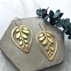 Gold Leaf Hoop Earrings Calathea Makoyana Earrings - Etsy Earrings For Bridesmaids, Calathea Makoyana, October Jewelry, Plant Jewelry, Minimal Gold, Statement Drop Earrings, Paper Gift Bags, Lightweight Earrings, The Circle