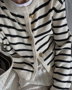 Striped Sweater Outfit, Fall Capsule Wardrobe, Classic Outfits, Striped Sweater, Minimal Fashion, Parisian Style, Fashion Classy, Old Money, Preppy Style