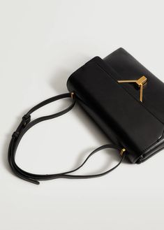 Flap cross-body bag - Woman | Mango Maldives Classy Purses, Leather Bag Design, Vintage Leather Handbag, All Black Fashion, Smink Inspiration, Stylish Purse, Gold Bag, Handbag Heaven, Black Leather Crossbody Bag