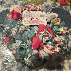 a bunch of hair bows on top of a table with a sign that says sweet shop