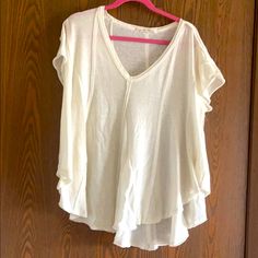 Free People Sammie Tee Nwot Small Spot On Shirt *See Third Pic We The Free Casual Cream V-neck Top, Casual Cream Tops For Layering, Casual White Blouse For Layering, White Short Sleeve Shirt For Layering, Cream Cotton Tops For Layering, Short Sleeve Cotton Knit Top For Layering, Cotton Short Sleeve Knit Top For Layering, White Short Sleeve Top For Layering, Cotton Knit Top For Layering With Short Sleeves