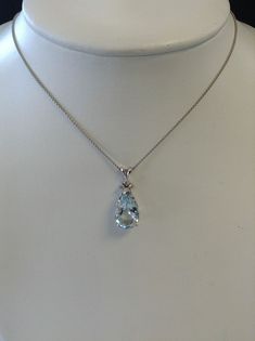 Aquamarine Teardrop Necklace, Aquamarine Necklace Aesthetic, Pendant Aesthetic, Necklace Diamond Pendant, قلادات متدلية, Beautiful Pendants, Fancy Jewelry Necklace, Fancy Jewellery Designs