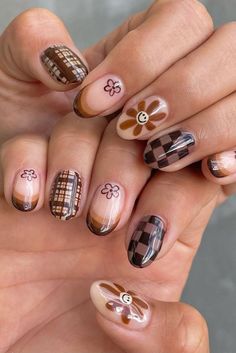 If you are Looking for inspiration for this years thanks giving. Here are some 2021 trending autumn nails. including fall acrylic nails and other trending fall nails. Groovy Nails, Acrylic Nails Almond Shape, Maquillage Yeux Cut Crease, Ideas Uñas, November Nails, Aesthetic Nails, Nice Nails, Fall Acrylic Nails