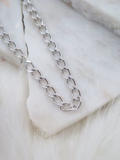 Details: - Rhodium Plated Rolo Chain - Chain link size: Approx. 5mmx9mm - This listing is only for ONE rolo chain necklace. You can click the link below for Padlock necklace: https://www.etsy.com/listing/818803537/padlock-silver-necklace-padlock-charm?ref=shop_home_feat_4&pro=1 Each item is individually placed on our MIKUKUMI leather card & cotton pouch. Necklace Stacking, Custom Chain, Padlock Necklace, Thick Chain Necklace, Black Onyx Necklace, Herringbone Necklace, Gold Link Chain, Best Friend Gift, Layering Necklace