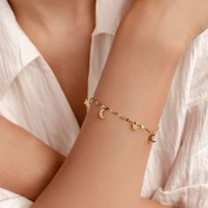 Add a touch of celestial charm to your outfit with our new star moon charm bracelet! Made of stainless steel, the rolo chain features moon and stars, fastened with a secure claw lobster clasp. Available in gold, rose gold, and silver for a versatile and durable accessory. Key features: ✨ Made of stainless steel, ensuring durability ✨ Adjustable length: from 15 cm to 18 cm (5,9 inches to 7,08 inches) ✨ Waterproof and hypoallergen bracelet, suitable for sensitive skin ✨ 18K gold plated bracelet an Pink Heart Jewelry, Charm Bracelet Gold, Gold Crescent Moon, Dainty Gold Bracelet, Bracelet Rose Gold, Moon Bracelet, Star And Moon, Gold Charm Bracelet, Star Moon