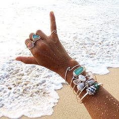 Beach Style Jewelry, Beach Outfit For Women, Waves Hairstyle, Cute Beach Outfits, Mermaid Bracelet, Estilo Hippie, Beach Attire, Seashell Jewelry