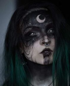 Dnd Character Cosplay, Seer Makeup, Eyes Drawing Creepy, Dark Fae Costume, Dnd Makeup, Dark Fairy Makeup, Viking Makeup, Demon Makeup, Halloween Makeup Witch