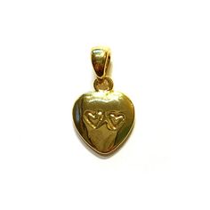 A beautiful gold plated charm of a heart with the text Je t'aime. Back in time with this vintage look pendant. You can easily exchange this charm with our gold plated base necklaces. Choose your favorite necklace and charm and mix & match them with each other. Or wear several on one necklace!


Material: Gold plated
Size: 15mm Heart-shaped Gold Jewelry With Vintage Charm, Vintage Personalized Heart Necklace, Valentine's Day Gold-plated Heart Charm Necklace, Gold Initial Pendant Charms For Anniversary, Gold Anniversary Charms With Initial Pendant, Gold Initial Pendant Charms, Elegant Heart-shaped Vintage Charm Necklace, Elegant Heart-shaped Charm Necklace With Vintage Charm, Vintage Charm Yellow Gold Heart Pendant Jewelry