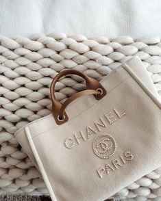 Chanel Cruise, Chanel Pearls, Chanel Paris, 가을 패션, Cute Bags, Replica Handbags