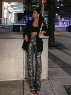 work Christmas party outfit: blazer and sequin pants Elegantes Party Outfit, Women Spring Fashion, Christmas Party Outfit Work, New Year’s Eve Outfit, Party Outfits Night, Fiesta Outfit, Vegas Outfit, Nye Outfits, Chique Outfits