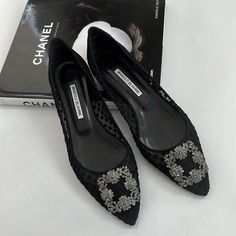 New Without Box Upper: Lace: 74% Cotton, 18% Viscose, 8% Nylon. Satin: 100% Silk. Sole: 100% Cow Leather. Lining: 100% Nylon. Heel Measures 10 Mm. Italian Sizing. Made In Italy. Manolo Blahnik Hangisi Flats, Manolo Blahnik Flats, Manolo Blahnik Hangisi Black, Black Leather Ballet Flats, White Loafers, Shoes Manolo Blahnik, Manolo Blahnik Black, Lace Flats, Manolo Blahnik Hangisi