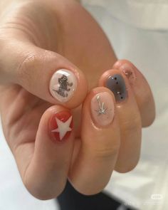 Gel Nail Aesthetic, Nail Short Ideas, Nail Ideas Gel Short, Minimal Gel Nails, Nail Art For Small Nails, Iu Nails, Short Japanese Nails, Omakase Nails, Short Gel Nails Ideas