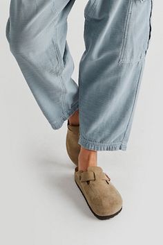 Boston Soft Footbed Birkenstock | Free People Boston Clogs Outfit, Manifest 2023, Postpartum Outfits, Boston Soft Footbed, Kitchen Wear, Birkenstock Clog, Cozy Clothes, Fall Wardrobe Essentials, Fall Capsule Wardrobe