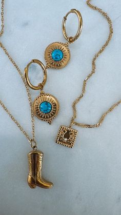 Styling Turquoise Jewelry, Gold Western Jewelry, Western Gold Jewellery, Gold Turquoise Jewelry, Cowgirl Essentials, Country Boots Outfit, Sunday Fits, Jewelry Queen, Turquoise Jewelry Western