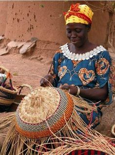 African Market Baskets hand-made Baskets are unique and made from river grass, known as “elephant grass” by local weavers in Bolgatanga, Ghana. African Life, Saul Leiter, Basket Weaver, Colorful Baskets, Afrique Art, Bolga Basket, African Market, Livingstone, African Decor