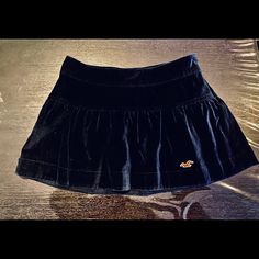 Beautiful Hollister's Short Skirt For Girls , New, Velvet, Navy (Very Dark, Almost Black) Was Never Worn, Size 3. Cute Skirt Girly Closet, Hollister Skirt, Hijab Ideas, Javon Walton, Purple Skirt, Aesthetic Fits, Cute Skirt, Skirt Short, Hollister Shorts