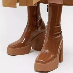 This Seasons Hottest Patent Leather Boot With A Platform Heel. Short Brown Boots, Leather Shoes For Women, Winter Leather Boots, Women Ankle Boots, Platform High Heel Shoes, Warm Boots, Jelly Shoes, Beige Shoes, High Heel Boots Ankle