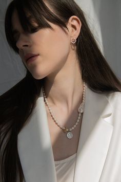 Minimalist yet elegant freshwater pearls with a golden touch. Unique, irregular sizes and shapes combined with their attractive charming character so it's super easy to wear and enjoy them everyday. From very baroque to near-round, my handmade necklace is inspired by silence luxury, high quality and magic of jewelry. Long freshwater different sizes pearl necklace is hypoallergenic and nickel-free.  Material: 24K gold plated 925 sterling silver detail, fresh waterpearls Weight: 39 grams  Necklace length: 45 cm  From my experience, freshwater pearls are ideal gift for anniversary, birthday, Valentine's Day, Mother's Day, wedding. Also, my customers buying this necklace to complete boho wedding, vintage wedding outfits.  Packing - ready to gift My jewellery packaging has taken a creative turn Wedding Pearl Jewelry, Solid Necklace, Water Wedding, Pearl Jewelry Wedding, Art Deco Necklace, Jewelry Packaging, Handmade Necklace, Jewelry Pouch, Pearl Jewelry