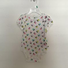 Baby Gap Onesie Size: 6-12 Months Material: Cotton New With Tags Playful Multicolor Short Sleeve Onesie, Playful White Short Sleeve Onesie, Playful Short Sleeve White Onesie, Short Sleeve White Onesie For Playwear, White Short Sleeve Onesie For Playwear, Month Colors, Baby Gap, 12 Months, Onesies