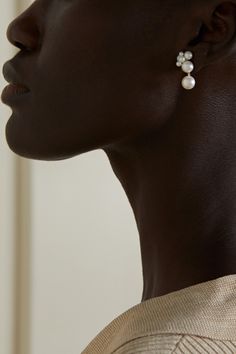 Sophie Bille Brahe is renowned for her ability to craft sculptural silhouettes from very few materials - this earring is handmade from 14-karat gold and set with a cluster of freshwater pearls. Wear one of the label's similar styles in your opposite ear. Sophie Bille Brahe, Single Earring, Gold Pearl, Watches Jewelry, Jewelry For Women, Fashion Advice, Net A Porter, Luxury Watches, Women Collection