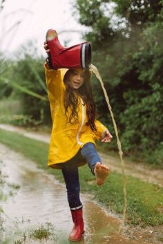 Raincoat Photoshoot, Yellow Family, Playing In The Rain, Rainy Day Activities For Kids, Pouring Water, Rain Photo, Yellow Raincoat