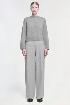 PRE-FALL 2024 WOMEN'S COLLECTION The Mckay Cashmere Pullover in Nickel Melange. This 100% cashmere sweater ensures comfort and durability throughout the day. January Jones, Swim Gifts, Knitwear Tops, Fall 2024, Pre Fall, Cashmere Sweater, Cotton Poplin, Cashmere Sweaters, Evening Wear