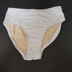 Social Angel Swimsuit Bottoms White Small Please See All Photos At Full View. Feel Free To Contact Me With Any Questions You Have About This Item Or To Make An Offer. Thanks For Looking!!!!! Have A Great Day!!!!! Fitted White Bottoms With Lined Body, White Stretch Bottoms With Lined Body, White Lined Bottoms For Summer, White Lined Summer Bottoms, White Lined Bottoms For Poolside, White High Waist Lined Swimwear, Casual White Lined Swimwear, White High Waist Bottoms With Lined Body, White Swimsuit Top