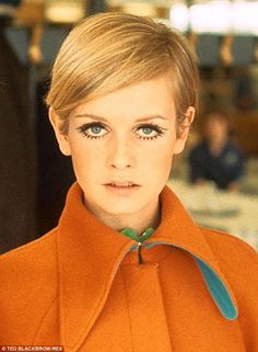 Twiggy Haircut, Twiggy Hair, 1960s Twiggy, 60s Hairstyles, 60s Fashion Trends, Most Popular Halloween Costumes, Colleen Corby, Fashion 60s, Twiggy Fashion