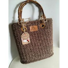 Beautiful brown and beige gradient color. Small and light. Bamboo handles and REAL LEATHER bottom + Gold details eyelets and snap hooks give it a particular and elegant tone. 😉 Beige Gradient, Top Handle Bags, Brown And Beige, Bamboo Handles, Crochet Bags, Gradient Color, Gold Details, Crochet Bag, Real Leather