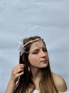 This White,Gold Starfish,Shell,Pearl Feathered Wedding crown,White,Gold Mermaid Chain Headpiece,Moon Goddess Crown is unique and totally handmade Moon Goddess Crown, Siren Crown, Mermaid Headpiece, Shell Crown, Shell Crowns, Chain Headpiece, Fairy Cosplay, Water Fairy, Goddess Crown