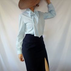 Light blue cotton blouse with a tie collar Description This cotton poplin blouse highlights the elegant character, thanks to the specially processed bow collar that can be worn tied or opened. Slightly tailored, loosely cut styled in a comfortable slip-on blouse. A tucked-in blouse with a pencil skirt or high-cut trousers makes it a real business style outfit. Can also be worn casually with jeans. Characteristics: *Slightly tailored * Tie collar * V-neck * 2 chest darts * Slightly flared trumpet Chic Long Sleeve Shirt With Bow, Classic Workwear Tops With Bow Detail, Classic Workwear Tops With Bow, Classic Tops With Bow For Work, Classic Bow Tops For Workwear, Classic Formal Top With Bow, Fitted Blouse With Tie Sleeves For Daywear, Fall Tie Neck Blouse With Bow, Fall Bow Tie Neck Blouse