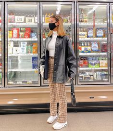 Brown And White Pants Outfit, Plaid Brown Pants Outfit, How To Style Checkered Trousers, Plaid Jacket Outfit Aesthetic, How To Style Plaid Pants Casual, Plaid Pants Outfit Aesthetic, White Turtleneck Outfit Aesthetic, Styling Brown Plaid Pants, Brown Plaid Trousers Outfit