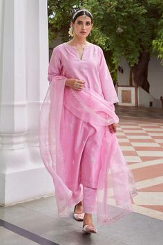 Light pink straight suit with floral resham, dori embroidery and side slits. Paired with palazzo and dupatta.
Components: 3
Pattern: Embroidered
Type Of Work: Floral
Neckline: Notched
Sleeve Type: Three quarter
Fabric: Chanderi silk
Color: Pink
Other Details: 
Side slits
Length:
Kurta: 46 inches
Palazzo: 36 inches
Occasion: Puja - Aza Fashions Pink Suits Women, Suit Palazzo, Suit Neck Designs, Organza Suits, Function Dresses, Diwali Outfits, Embroidered Suit, Light Pink Dress, Palazzo Set