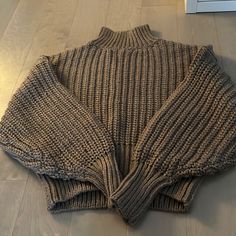 Bnwt H&M Cropped Cable Knit Sweater Taupe Size Small Also Avail In Medium Neutral Knitted Tops For Winter, Knitted Neutral Tops For Winter, Neutral Knitted Winter Tops, Neutral Knitted Winter Sweater, Chunky Knit Neutral Sweater, One Size Beige Chunky Knit Sweater, One Size Cream Chunky Knit Sweater, H&m Knit Outerwear For Winter, Cozy Knitted H&m Sweater