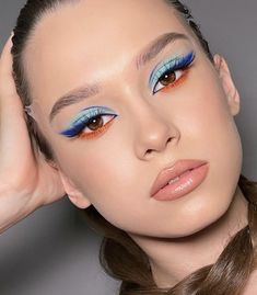 Lava Hair, Bar Makeup, Bold Eye Makeup, Eye Makeup Looks, Casual Makeup, Graphic Makeup, Eye Makeup Steps, Colorful Eye Makeup, Bold Makeup