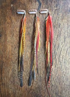 Feather Gift Ideas, How To Make Feather Earrings, Diy Feather Jewelry, Real Feather Earrings, Boho Feather Earrings, Things To Do With Feathers, Art With Feathers, Diy Feather Earrings, Earrings With Feathers