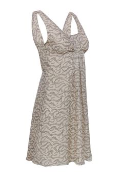 Add a pop of prints to your summertime wardrobe with this darling dress from Marc by Marc Jacobs! Made with a delicate print on soft silk, this light and airy frock is perfect for all your warm weather events. From weddings to bridal showers and everything in between, pair this beauty with sparkly pumps and you'll be styling and profiling all season long. Size 2 Shell: 100% Silk Lining: 100% Polyester Concealed back zipper Lined A-line silhouette Square neckline Sleeveless Open pockets on sides Sparkly Pumps, Spring Stripes, Darling Dress, Bridal Showers, Couture Collection, Buy Shoes, Marc By Marc Jacobs, Warm Weather, Sleeveless Formal Dress