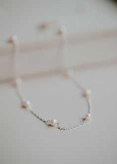 A Sterling Silver pearl anklet. Diy Anklets, Chain With Pearls, 90s Accessories, Pearl Anklet, 14kt Gold, Free Bag, Ring Bracelet, Cable Chain, Earring Necklace