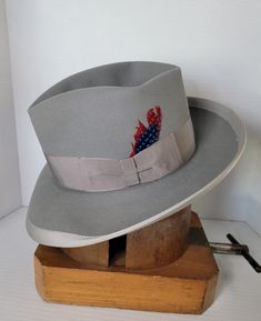 "Elevate your style with this beautiful vintage Knox's wide brimmed fedora hat. Crafted from high-quality materials, this hat is the perfect addition to any wardrobe. With its classic design and versatile color, make it a must-have for any fashion-forward individual who wants to make a statement. Its timeless design and superior craftsmanship ensure that it will be a staple in your wardrobe for years to come. Invest in this vintage accessory today and add a touch of sophistication to your look. Custom Formal Hat With Short Brim, Retro Formal Fedora With Wide Brim, Custom Adjustable Fedora For Formal Occasions, Retro Wide Brim Fedora For Formal Occasions, Adjustable Fedora For Formal Occasions, Retro Fitted Brimmed Felt Hat, Custom Wide Brim Fedora For Formal Occasions, Formal Wide Brim Fedora, Bespoke Flat Brim Hat