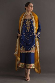 Pure hand made royal blue silk kurta straight shalwar kameez set along with rusht yellow dupatta, Needle and thread work embellished with pearl and zari on flair of the kameez,slit sleeves and neck, trouser with chatapati gota lines and leaves, Dupatta pure organza color with golden scallops design over all the dupatta 💯% fabric gauranteed, work guaranteed There might be slightly colour changes variation due to different colour settings, We do not sell replica, we made 100% hand made customised Pakistani Dresses Party, Velvet Dress Designs, Pakistani Fashion Party Wear, Beautiful Pakistani Dresses, Silk Kurta, Party Kleidung, Simple Pakistani Dresses, Boutique Dress Designs, Party Wear Indian Dresses