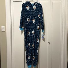 Adult Onesie/Pajamas/Jammies/Romper Frozen - Olaf And Snowflakes. Color Scheme Is A Pixellated Olaf With Dark Blue Background, White Snowflakes, And Gray "Warm Hugs!" Lettering. Cozy Material, Zip-Up With A Hood. Open Hands And Feet. Disney Brand With Original Tag Still Attached. Size M Comfy Blue Sleepwear For Lounging, Blue Hooded Sleepwear For Sleepover, Blue Hooded Sleepwear For Pajama Party, Cozy Blue Sleepwear For Sleepovers, Cozy Winter Onesie For Sleep, Blue Winter Sleepwear For Pajama Party, Casual Blue Hooded Sleepwear, Blue Winter Onesie For Sleep, Blue Winter Sleep Onesie