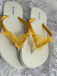 These beautiful white bridal flip flops are wrapped with a yellow satin ribbon, and adorned with a yellow beaded Bridal lace with pearls and sequins. All flip flops are handmade to order and the production time is 5-7 business days and then please allow additional time. Amazing for beach, weddings, flower girl or a fancy event, you choose! Please choose your size from the drop box. Pictured flip flops is a OLD NAVY brand. Please choose your flip flops size following the chart below to make sure Bridal Beach Sandals, Flip Flops Wedding, Bridal Flip Flops, Beach Wedding Sandals, Fancy Event, Wedding Flip Flops, White Flip Flops, Sandals Beach, Yellow Satin